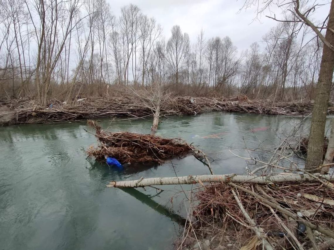 Tragiczny finał poszukiwań motolotniarza. Zwłoki odkryto w rzece