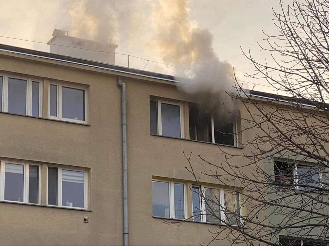 Na zdjęciu mieszkanie przy ulicy Mazowieckiej w Krakowie strawione pożarem
