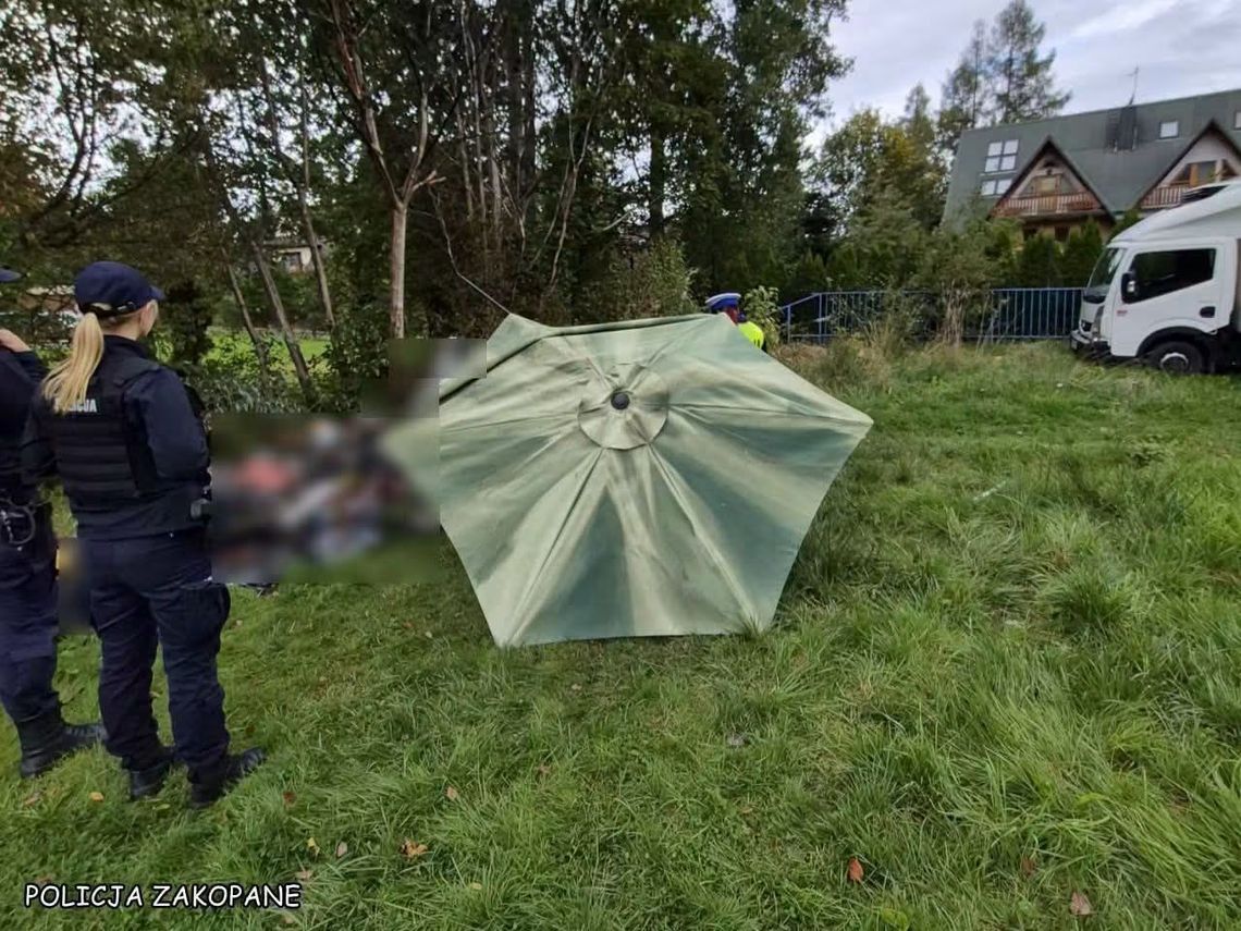 Tragiczny pożar w Zakopanem. W przyczepie znaleziono zwęglone ciało Tragiczny pożar w Zakopanem. W przyczepie znaleziono zwęglone ciało