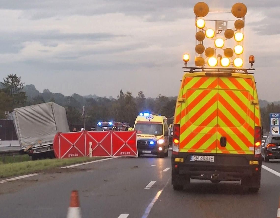 wypadek na autostradzie A4, śmiertelny wypadek, śmierć kierowcy, krakowski odcinek autostrady A4, tragiczny wypadek, policja, utrudnienia w ruchu, Lotnicze Pogotowie Ratunkowe
