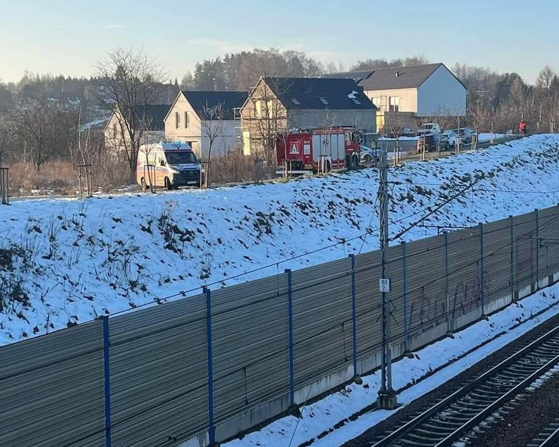 Tragiczny wypadek w Rząsce. Pociąg śmiertelnie potrącił człowieka [FOTO]