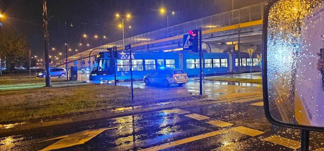 Tramwaj potrącił rowerzystę na ulicy Kuklińskiego w Krakowie