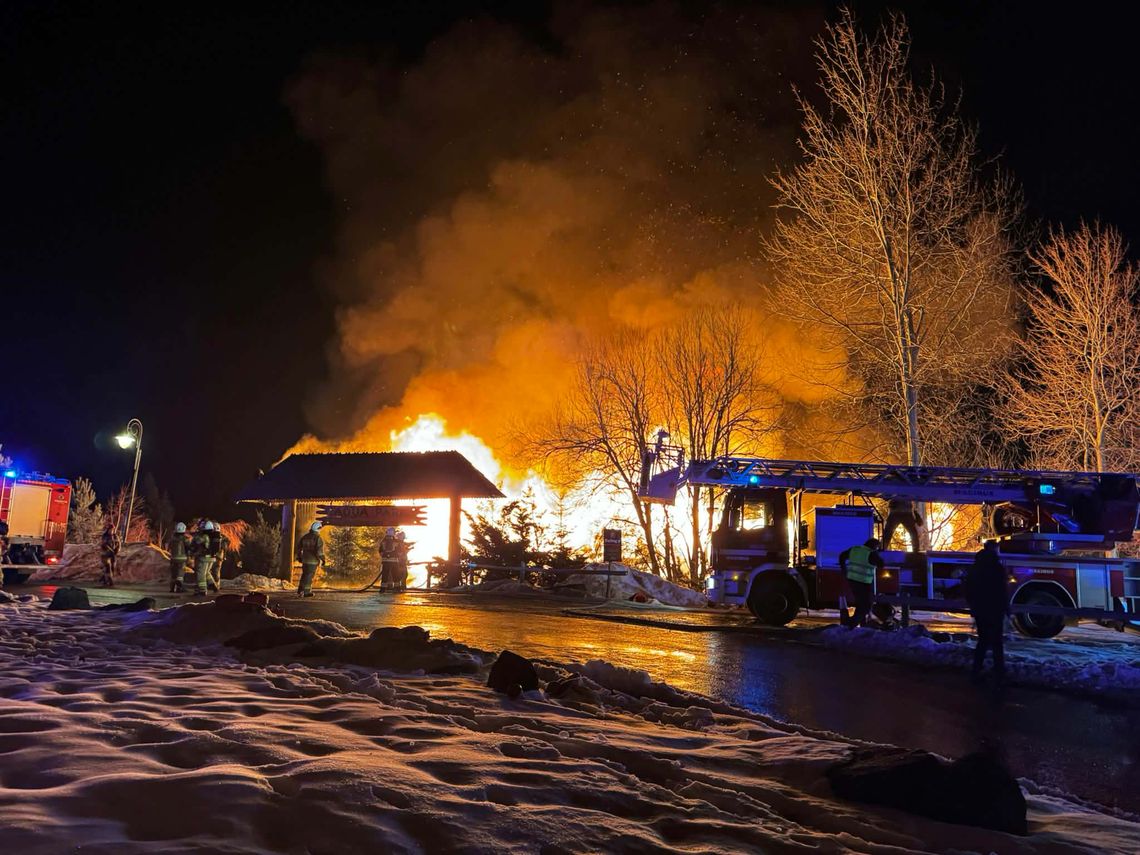 Targanice, powiat wadowicki, na sygnale, akcja gaśnicza, straż pożarna, strażacy, pożar restauracji w Targanicach