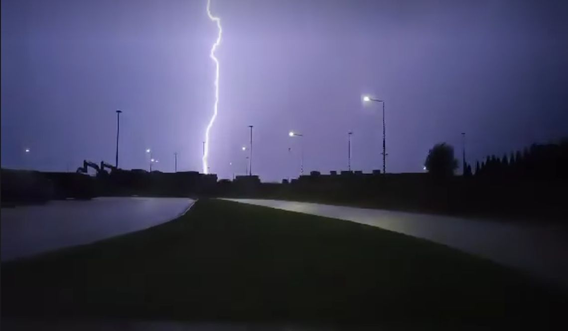 Uwaga na nawałnice z ostrymi wyładowaniami atmosferycznymi! [FILM]