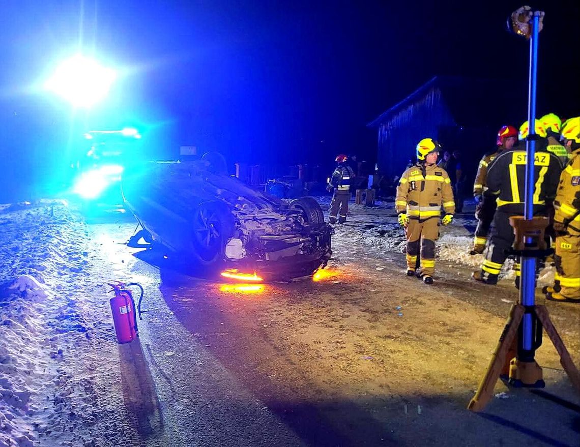 Biały Dunajec, Podhale, dachowanie samochodu osobowego, wypadek drogowy, dachowanie samochodu, powiat tatrzański, Tatry