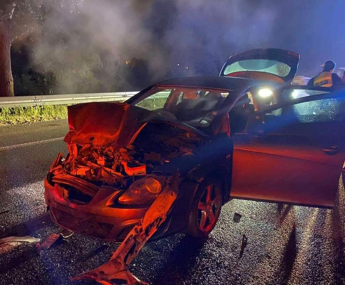 Wieczorne zderzenie trzech samochodów na autostradzie A4