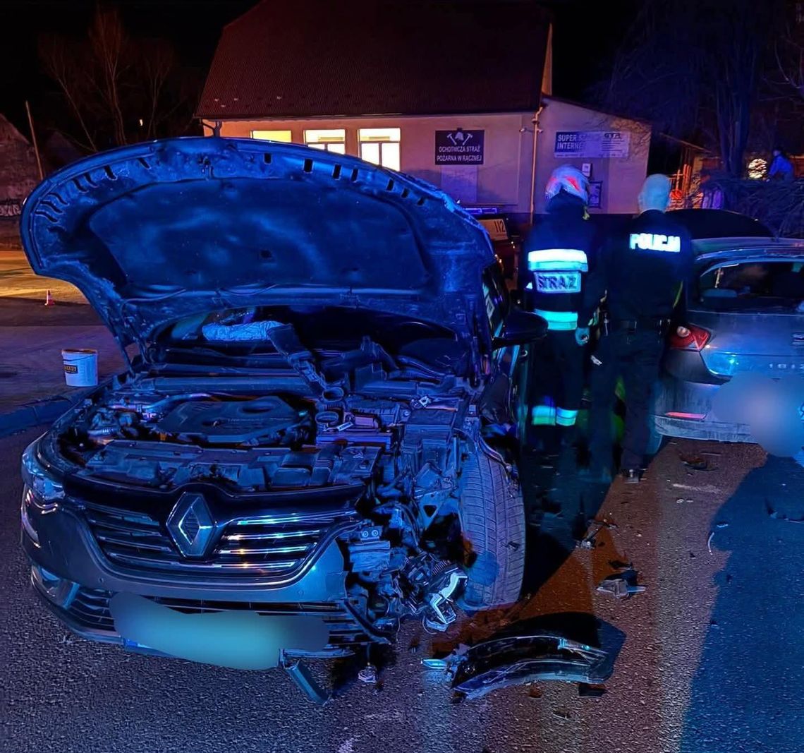 Rączna, powiat krakowski, wypadek drogowy, zderzenie samochodów, na sygnale, kolizja drogowa, poszkodowane osoby