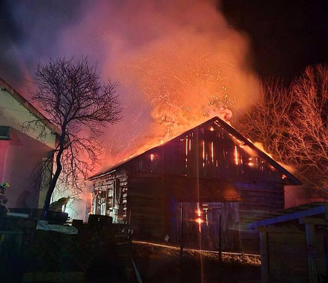 Wysowa-Zdrój, powiat gorlicki, akcja strażaków, pożar pustostanu w Wysowej Zdroju, straż pożarna
