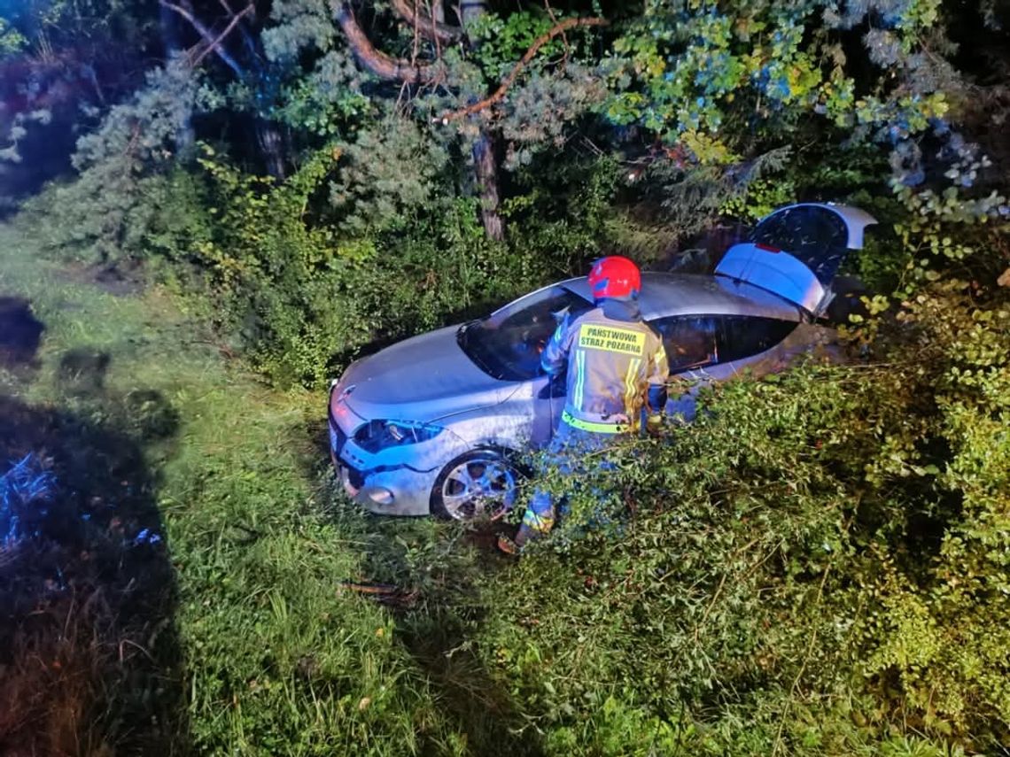 Podchybie, wypadek w powiecie olkuskim, wypadek na drodze wojewódzkiej w miejscowości Podchybie, akcja ratunkowa, policja, straż pożarna