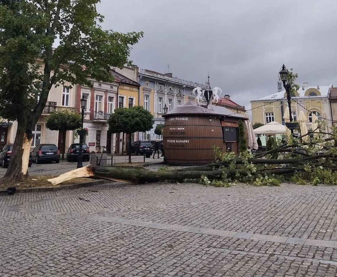 nawałnica w Brzesku, nawałnica w powiecie brzeskim, nawałnica w powiecie bocheńskim, sztab kryzysowy, zerwane dachy