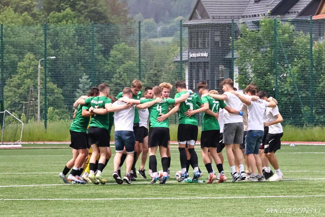 piłka nożna, liga okręgowa, Wierchy Rabka-Zdrój, Harnaś Tymbark, mecz