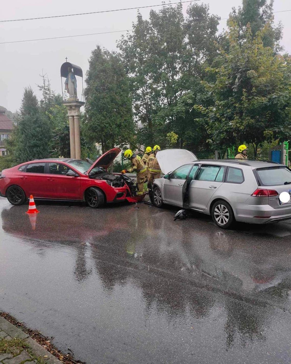 Wtorkowe zderzenie dwóch samochodów osobowych w Balicach [ZDJĘCIA]