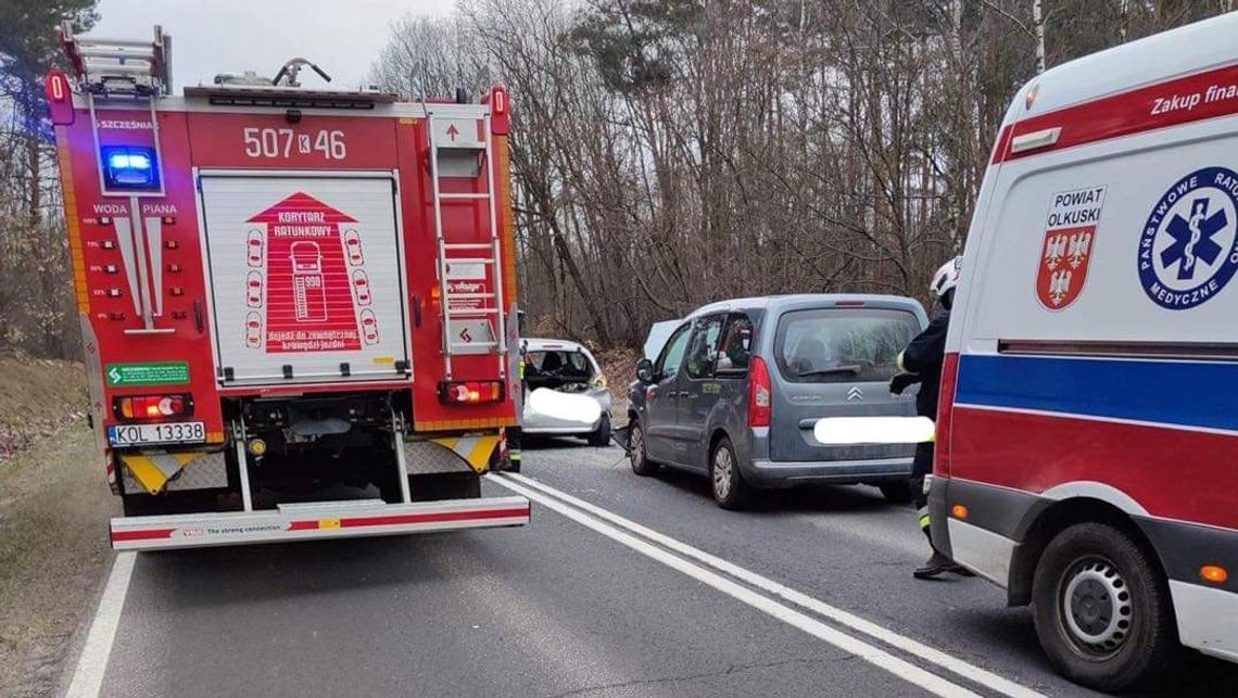 Wypadek między Chrząstowicami i Pazurkiem. Droga zablokowana (ZDJĘCIA)