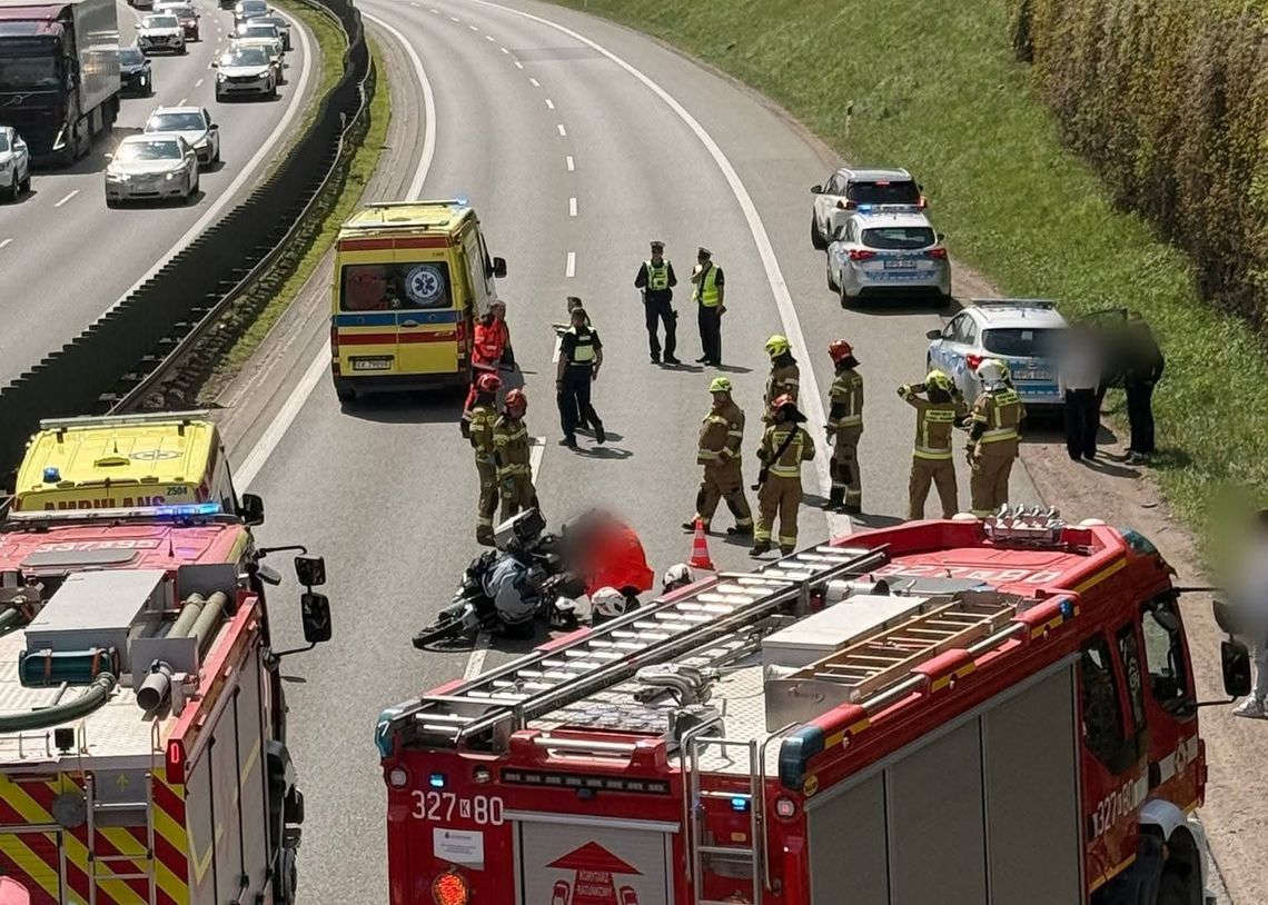 Balice, autostrada a4, wypadek drogowy, wypadek z udziałem motocykla, wypadek na a4, akcja ratunkowa, zdarzenie samochodu osobowego z motocyklem