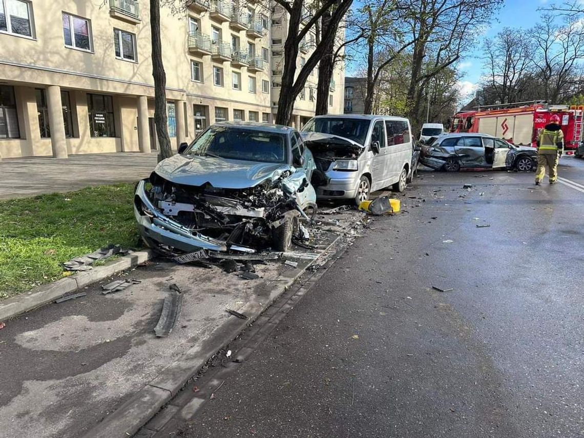 Na zdjęciu wypadek w Nowej Hucie. Sześć samochodów zostało rozbitych