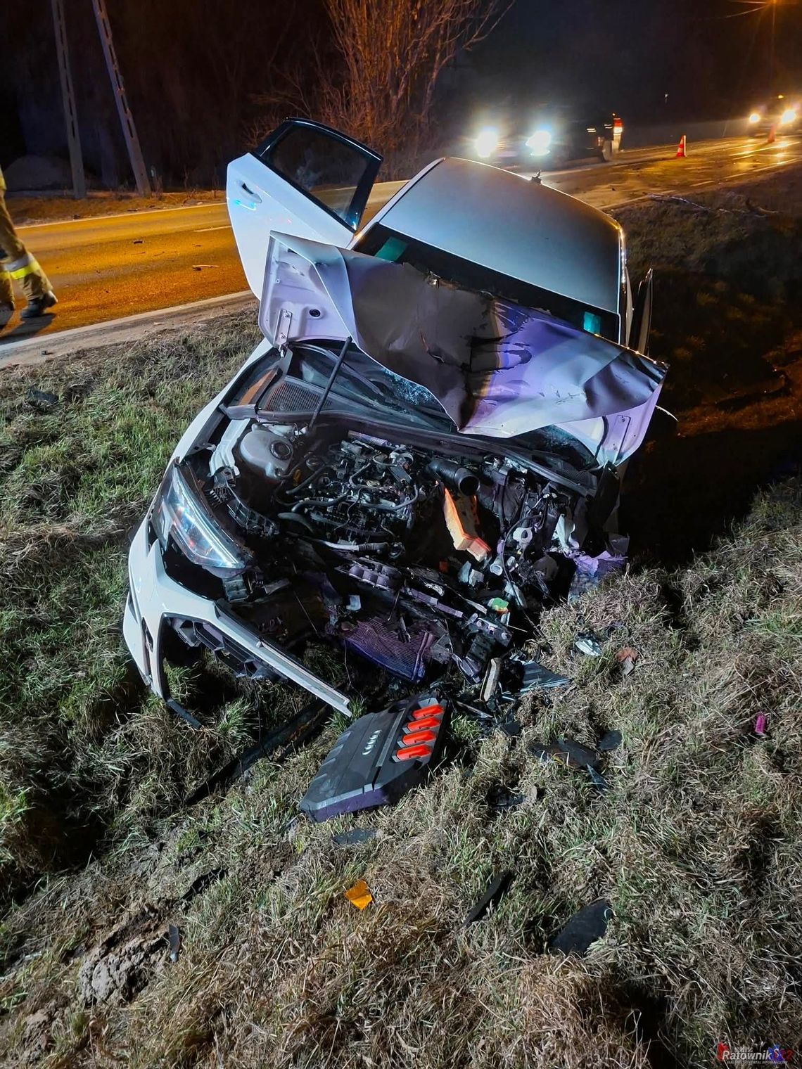 Złotniki, powiat krakowski, na sygnale, wypadek drogowy, zderzenie dwóch samochodów osobowych, wypadek, zablokowana droga