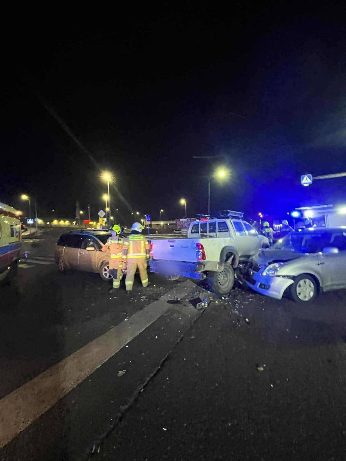 Krzeszowice, wypadek drogowy, zderzenie trzech samochodów, akcja ratunkowa, akcja służb, na sygnale, wypadek dobranoc