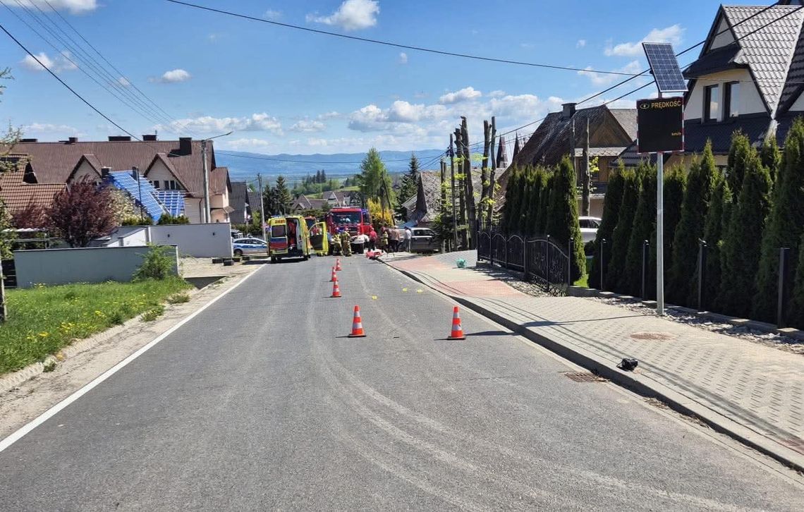 Wypadek na hulajnodze elektrycznej w Bańskiej Wyżnej. LPR w akcji, droga zablokowana Bańska Wyżna, Podhale, powiat nowotarski, na sygnale, hulajnoga elektryczna, hulajnoga, wypadek na hulajnodze