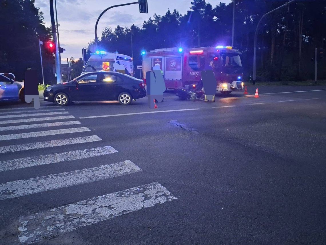 Olkusz, obwodnica Olkusza, powiat olkuski, zderzenie samochodu osobowego z motocyklem, wypadek z udziałem skutera, wypadek z udziałem jednośladu