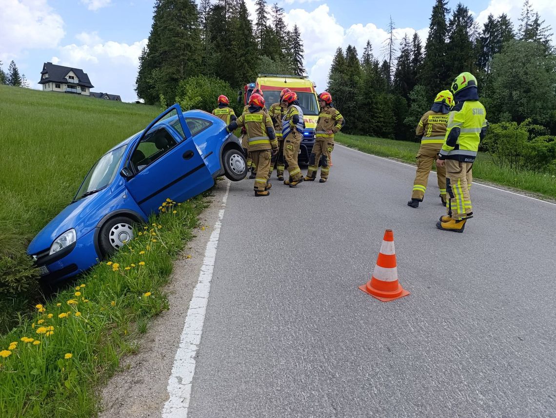 Wypadek, auto w rowie, Bukowina Tatrzańska, powiat tatrzański, Podhale, Leśnica Groń, groźny wypadek drogowy