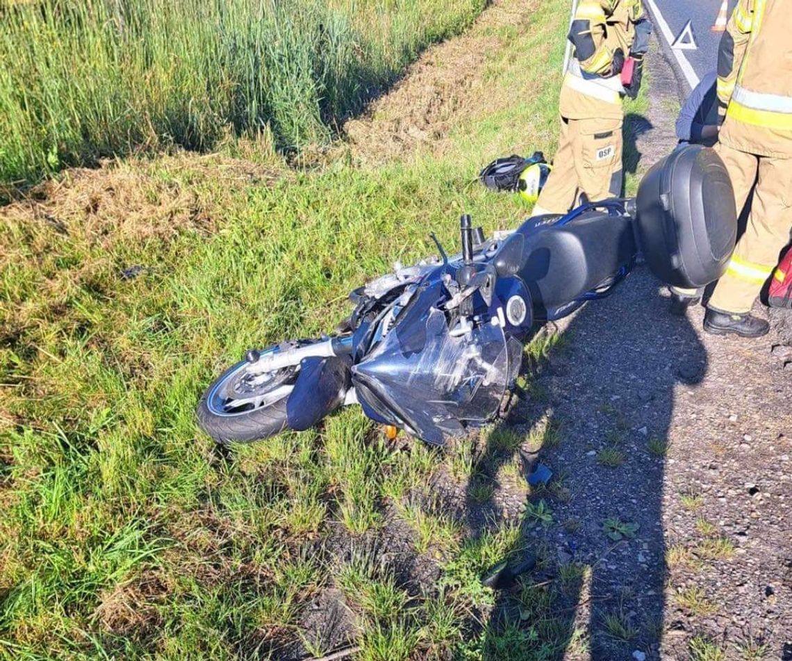 Na zdjęciu uszkodzony motocykl po wypadku w Przegini Duchownej