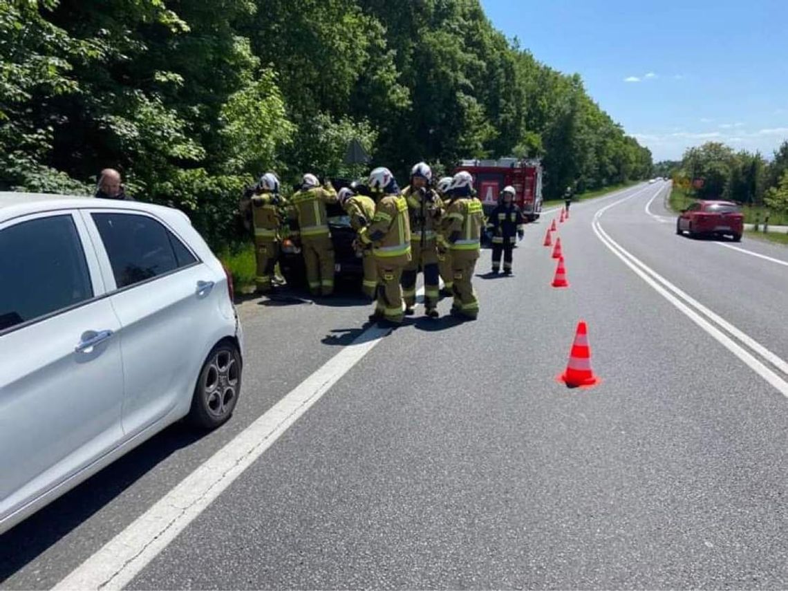 Wypadek na trasie Kraków-Olkusz. Są osoby poszkodowane [FOTO]