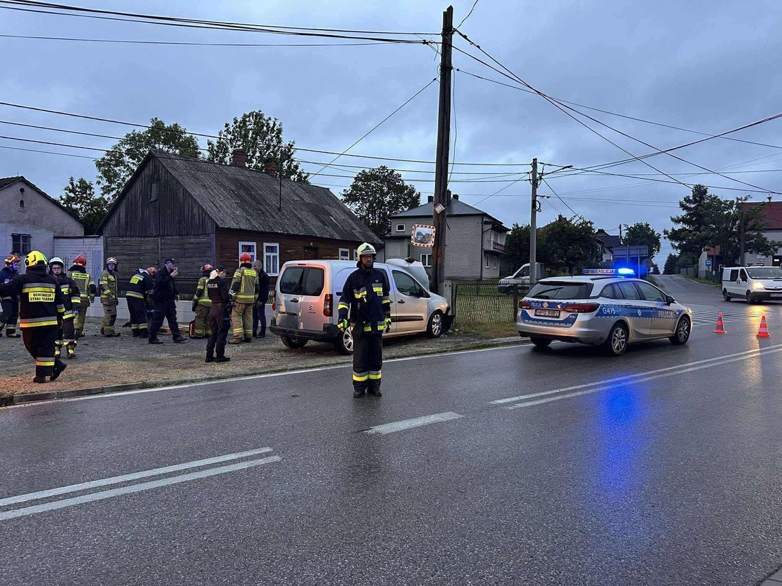 Zadroże wypadek, wypadek Zadroże OSP, samochód na słupie Zadroże, powiat olkuski wypadek, wypadek 16 czerwca Zadroże