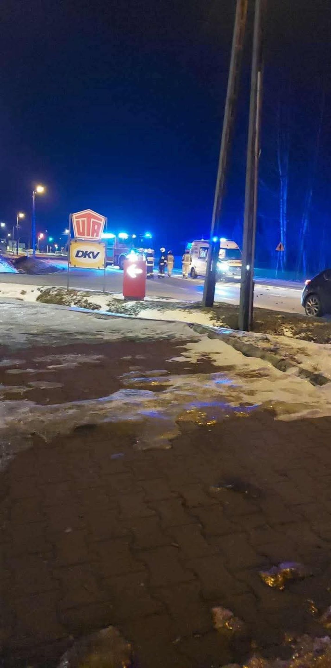 Wypadek pod stacją Orlen w Biertowicach: Nocne potrącenie na DK52 i poważne utrudnienia Biertowice, DK52, powiat myślenicki, Wadowice, bielsko-biała, droga krajowa, potrącenie pieszego