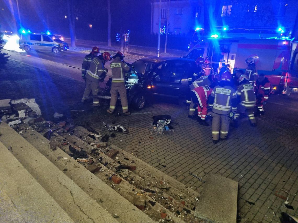 Wypadek przed komisariatem w Tarnowie-Mościcach. Policja podaje szczegóły [FOTO]