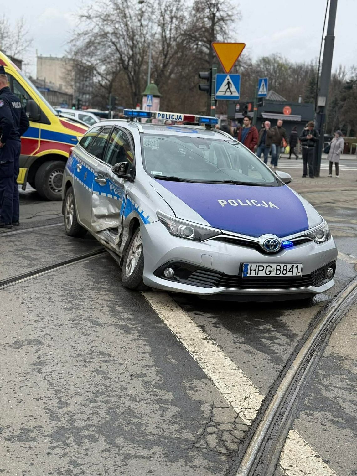 Nowy Kleparz, Kraków, wypadek, wypadek z udziałem radiowozu policji, dwie osoby w szpitalu, wypadek na nowym kleparzu