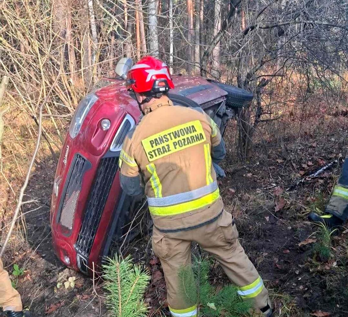 Olkusz, wypadek, wypadek drogowy, Bukowno, wypadek samochodowy, wypadek jednego samochodu, samochód osobowy wypadł z drogi
