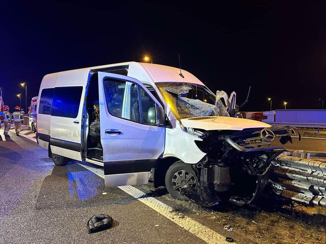 Wypadek ukraińskiego busa na autostradzie A4. Siedem osób rannych [FOTO]