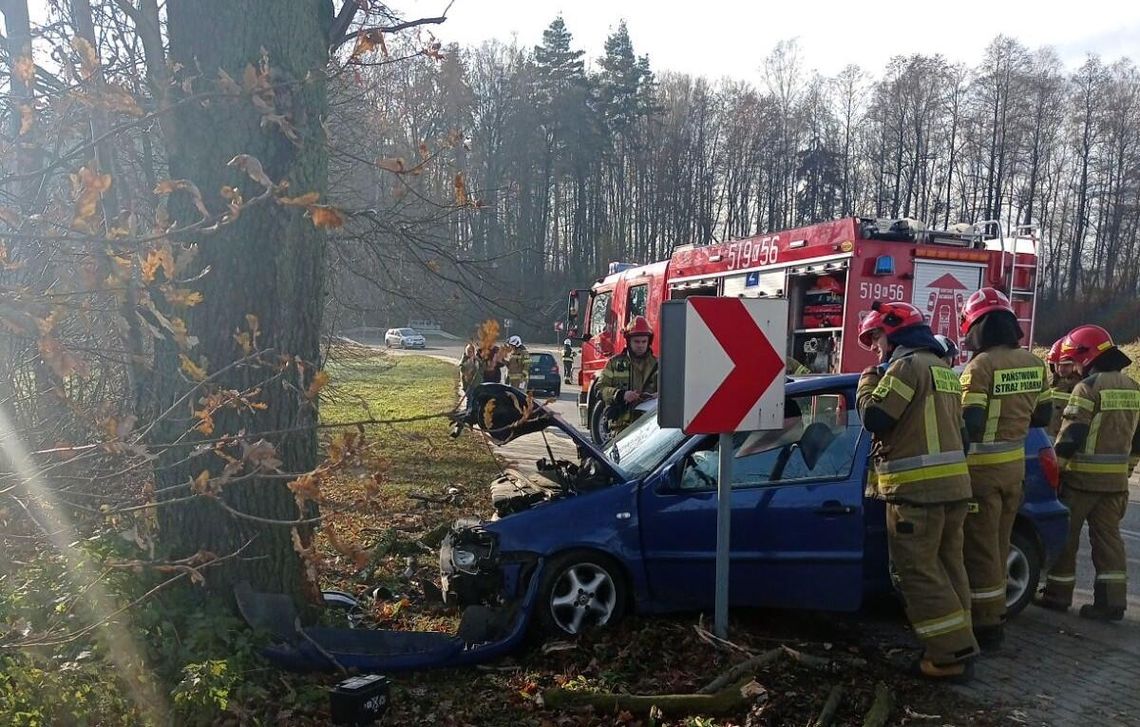 Wypadek w Jawiszowicach. Młody kierowca w szpitalu