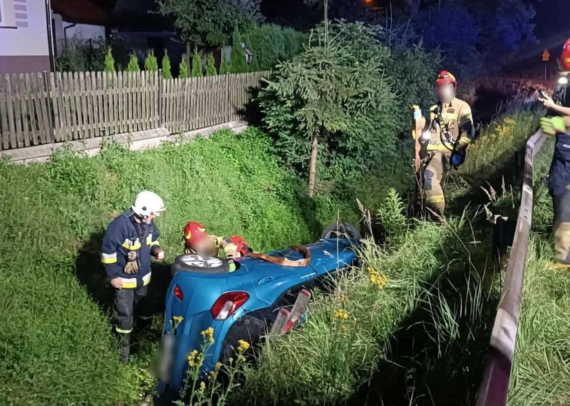 wypadek Karniowice, wypadek Łokietka Karniowice, wypadek samochód w rowie, Karniowice wypadek drogowy, poszkodowany wypadek Karniowice