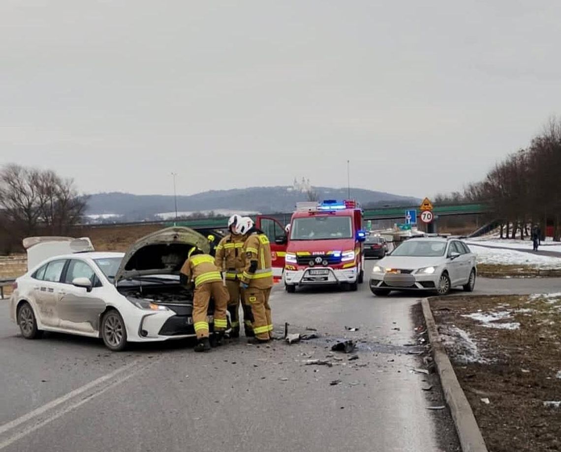 Kryspinów, Bielany, obwodnica Krakowa, na sygnale, wypadek drogowy, akcja ratunkowa