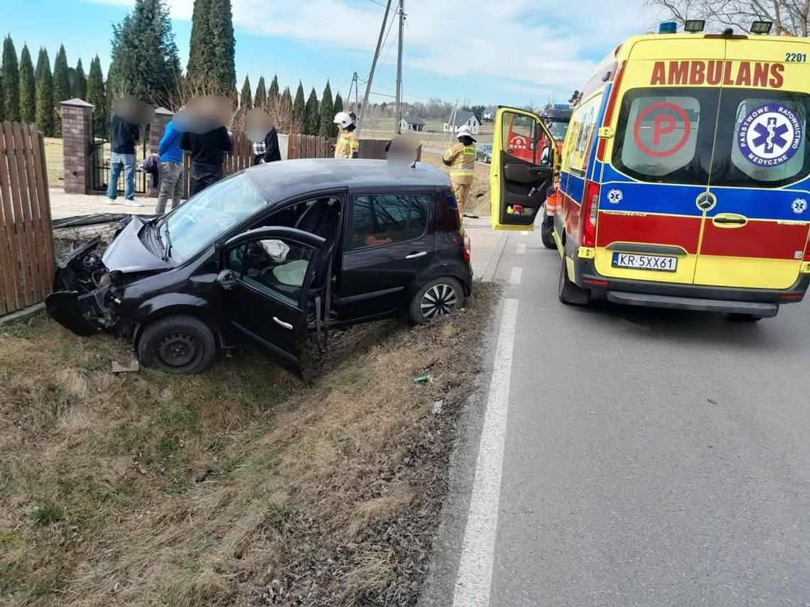 Wypadek w Sieciechowicach. Jedna osoba poszkodowana [ZDJĘCIA]