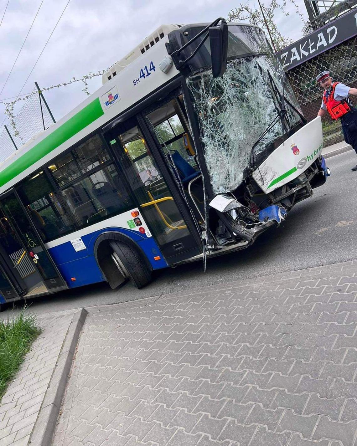 Na zdjęciu uszkodzony autobus MPK Kraków po wypadku w Prądniku Białym