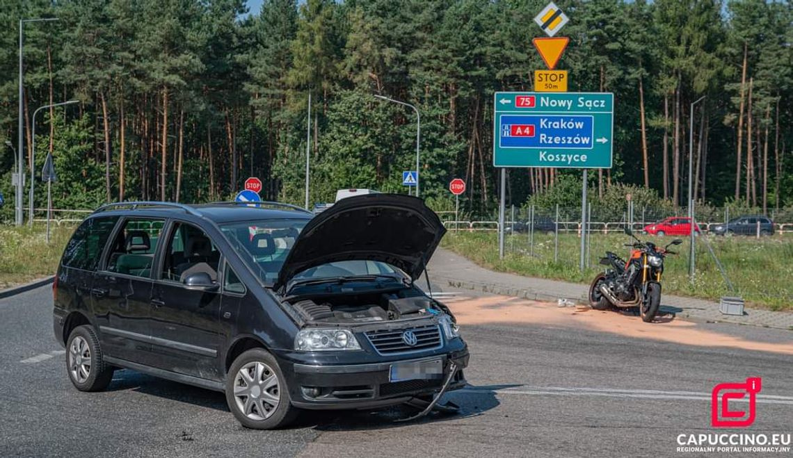 Zderzenie motocykla z samochodem osobowym w Brzesku