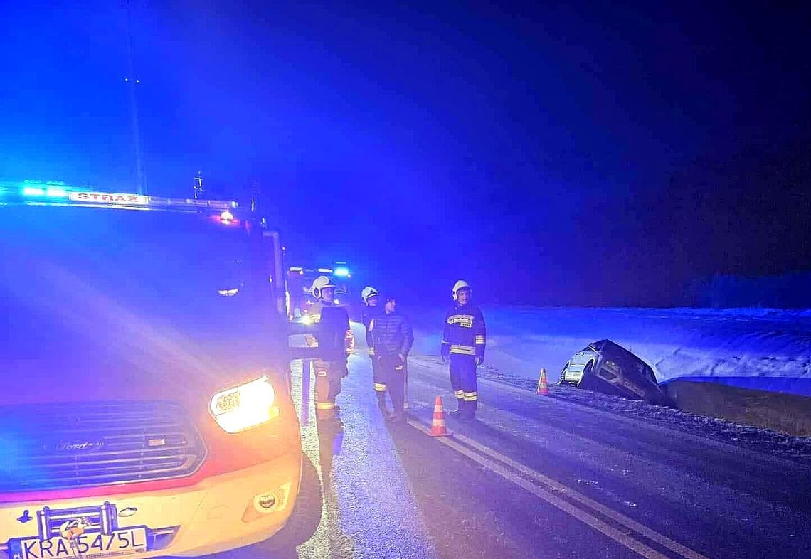 Skała, powiat krakowski, wypadek drogowy, kolizja drogowa, na sygnale, akcja służb, akcja ratunkowa