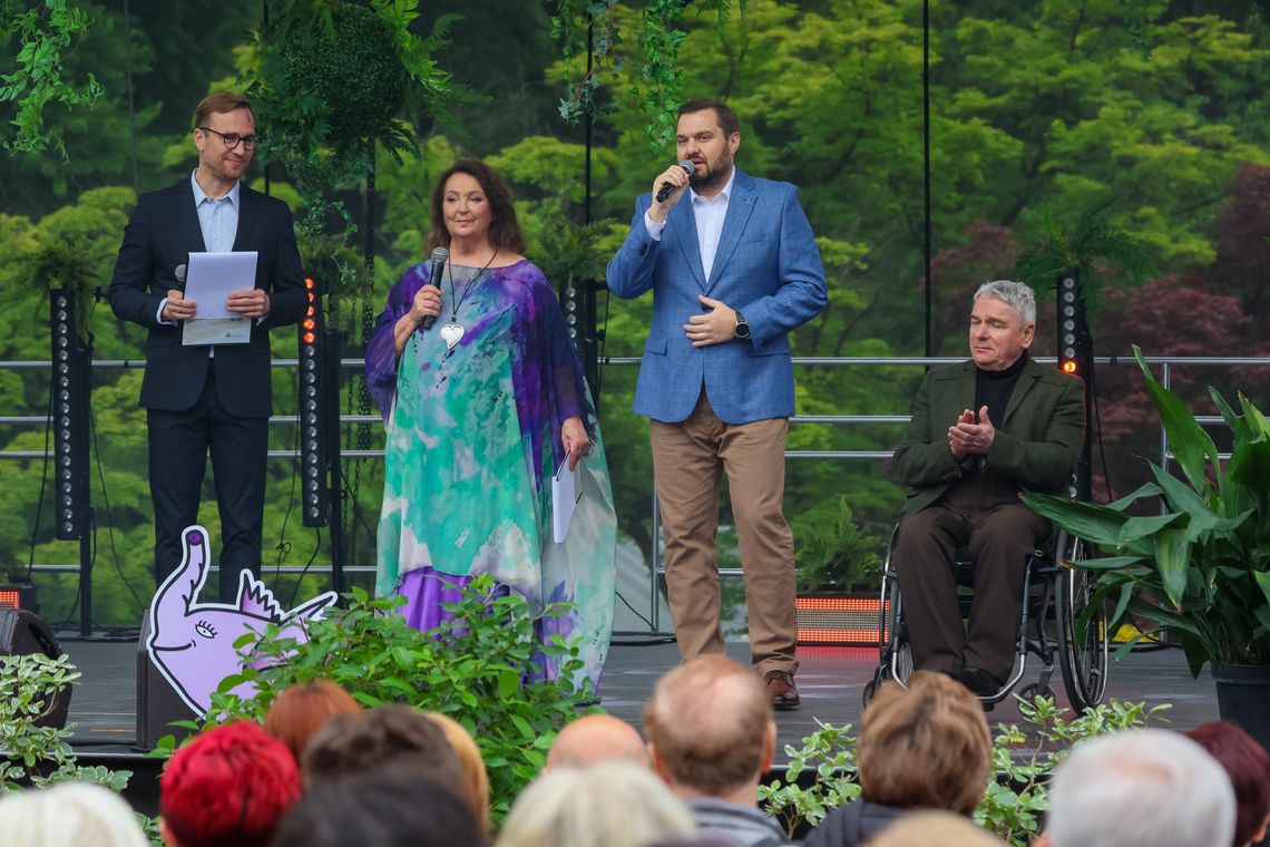 Zaczarowany dzień w ogrodzie... Zaczarowany dzień w ogrodzie...