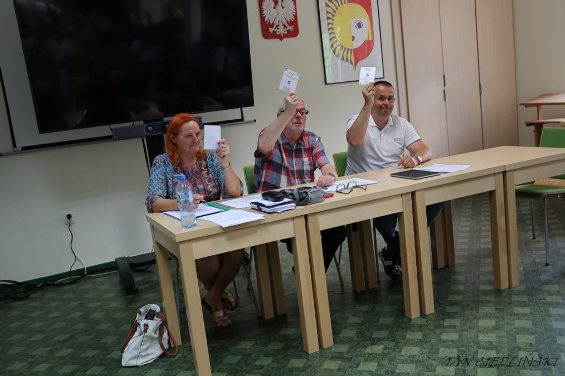 Na zdjęciu moment głosowania nad absolutorium dla Zarządu Klubu Sportowego KS Wierchy Rabka-Zdrój
