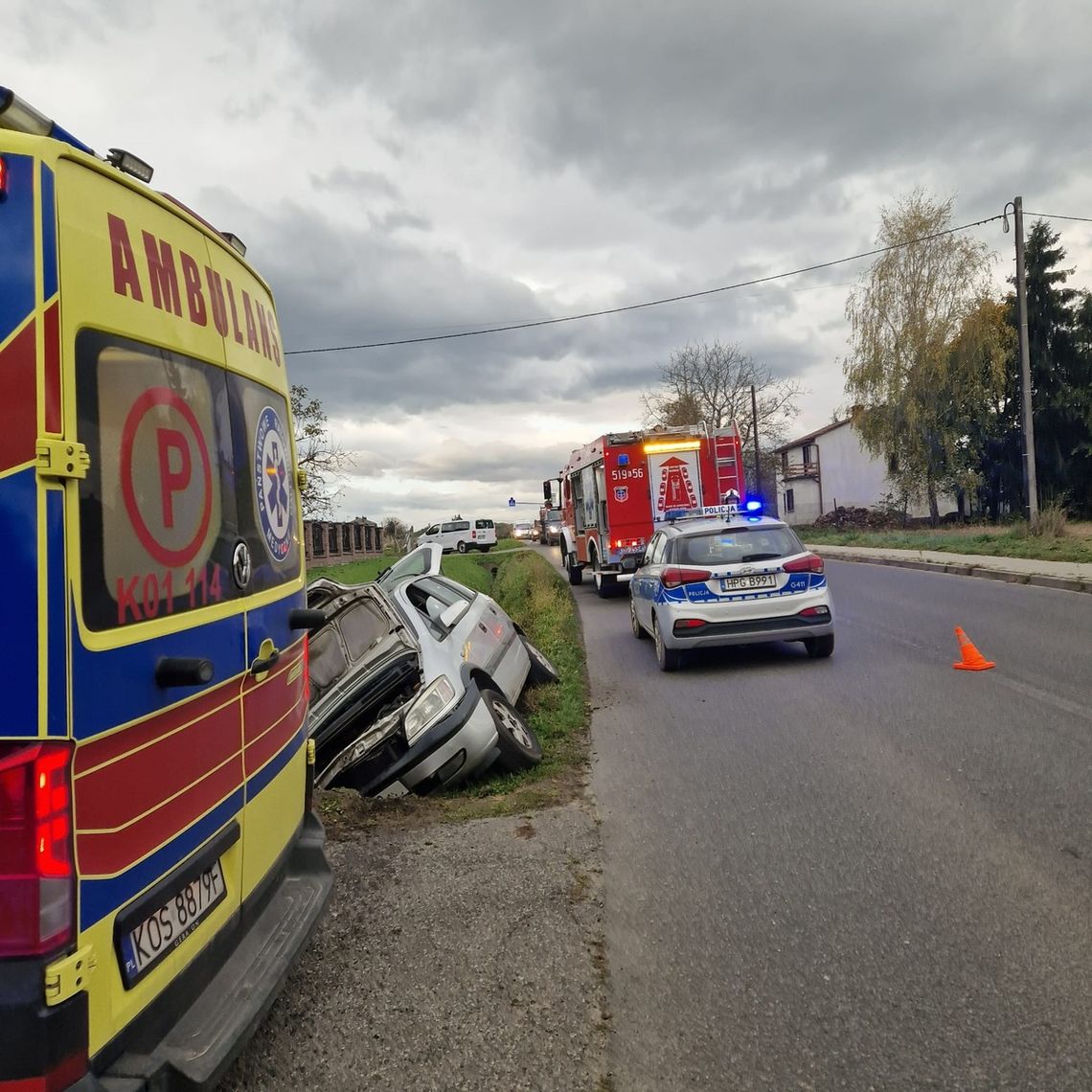 Zasnął za kierownicą w Jawiszowicach i wjechał do rowu