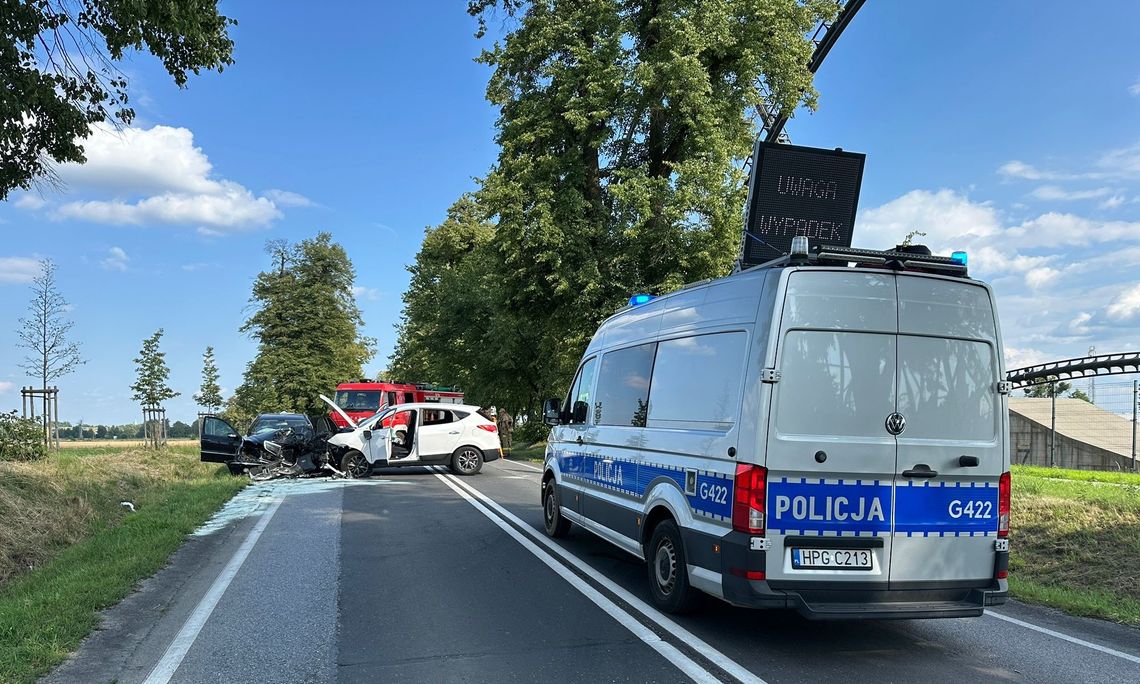 wypadek Zator, DK44, wypadek samochodowy Zator, kierowca uciekł, poszukiwania kierowcy, ranna pasażerka, zderzenie czołowe, Hyundai Mercedes wypadek