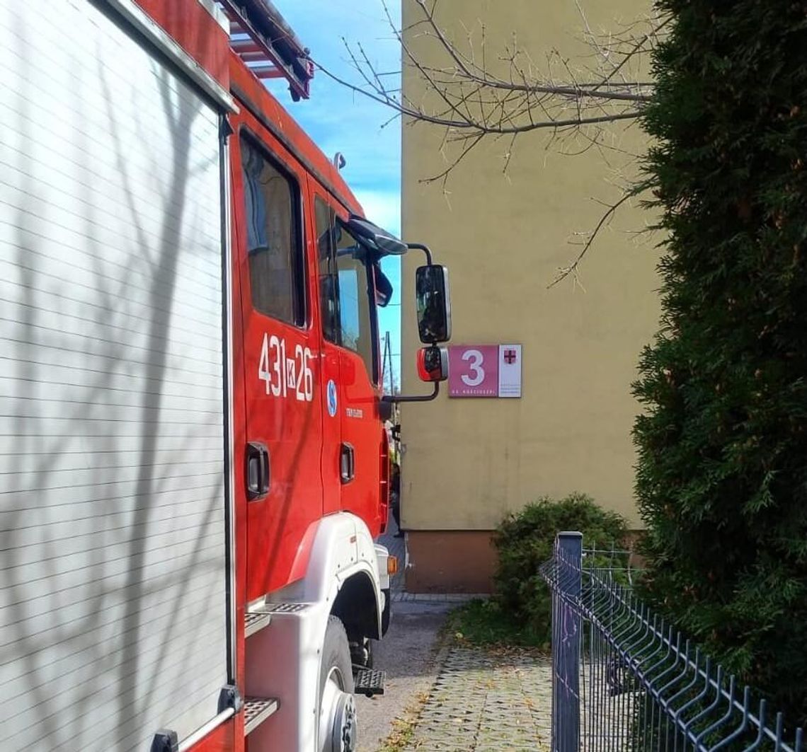 Zatrucie czadem w Dąbrowie Tarnowskiej. Lądował śmigłowiec LPR tlenek węgla, czad, Dąbrowa Tarnowska, zatrucie czadem, akcja ratunkowa, akcja ratownicza, na sygnale