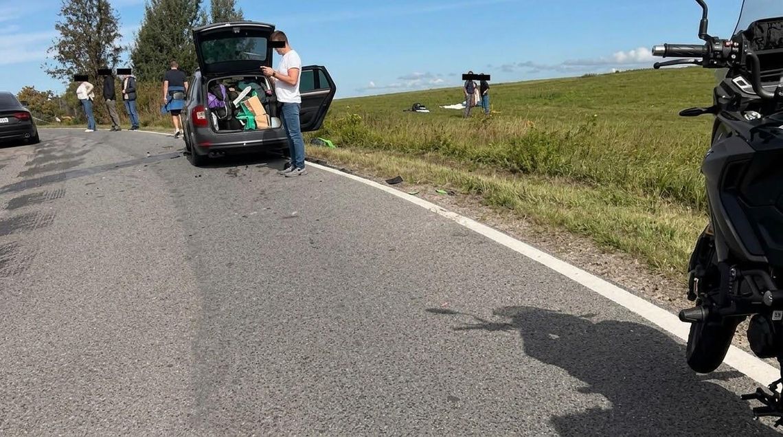 Zderzenie auta z motocyklem. Groźny wypadek między Czarnym Dunajcem a Miętustwem