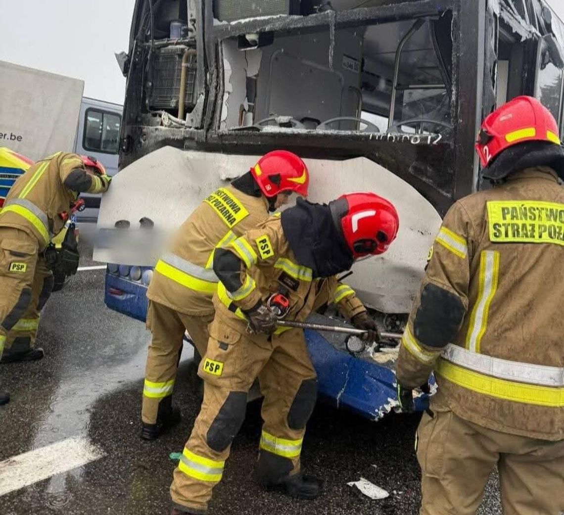 Zakopianka, gaj, miejscowość gaj, zderzenie autobusu MPK z ciężarówką na Zakopiance, paraliż komunikacyjny na Zakopiance, wypadek drogowy, cztery osoby ranne