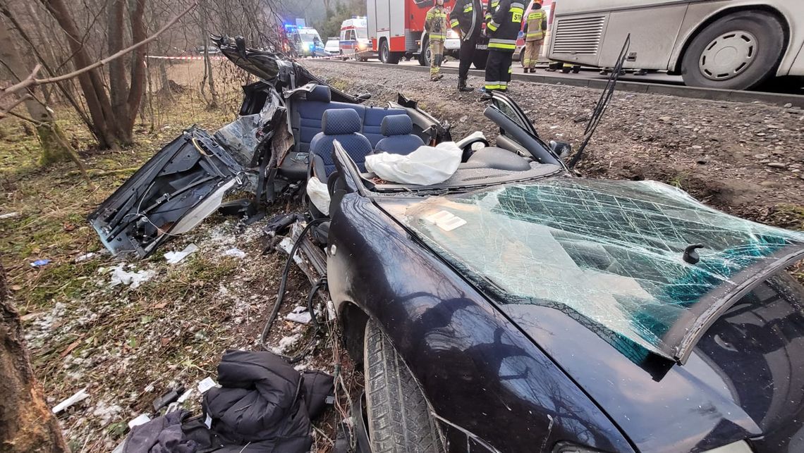 Zderzenie autokaru z samochodem osobowym na Sądecczyźnie (ZDJĘCIA)