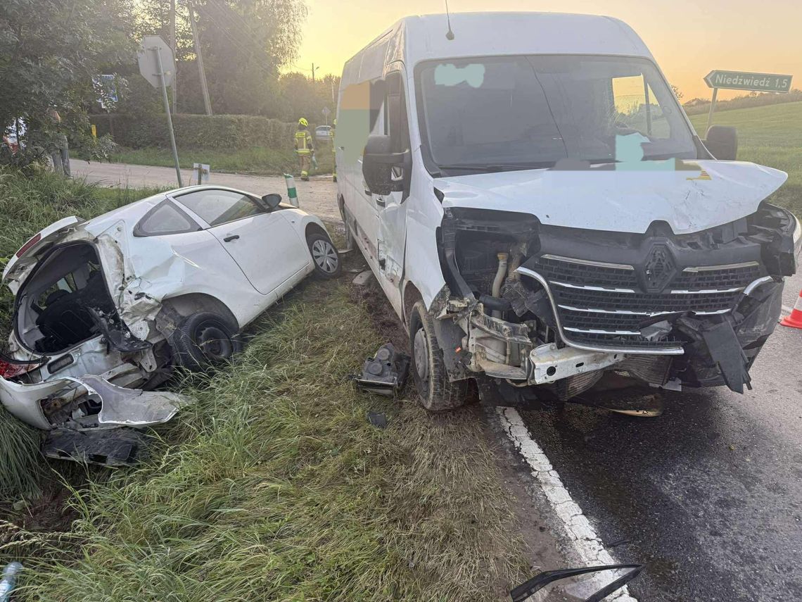 Proszowice, Słomniki, wypadek na trasie Proszowice Słomniki, zderzenie samochodu osobowego z busem dostawczym, Brończyce