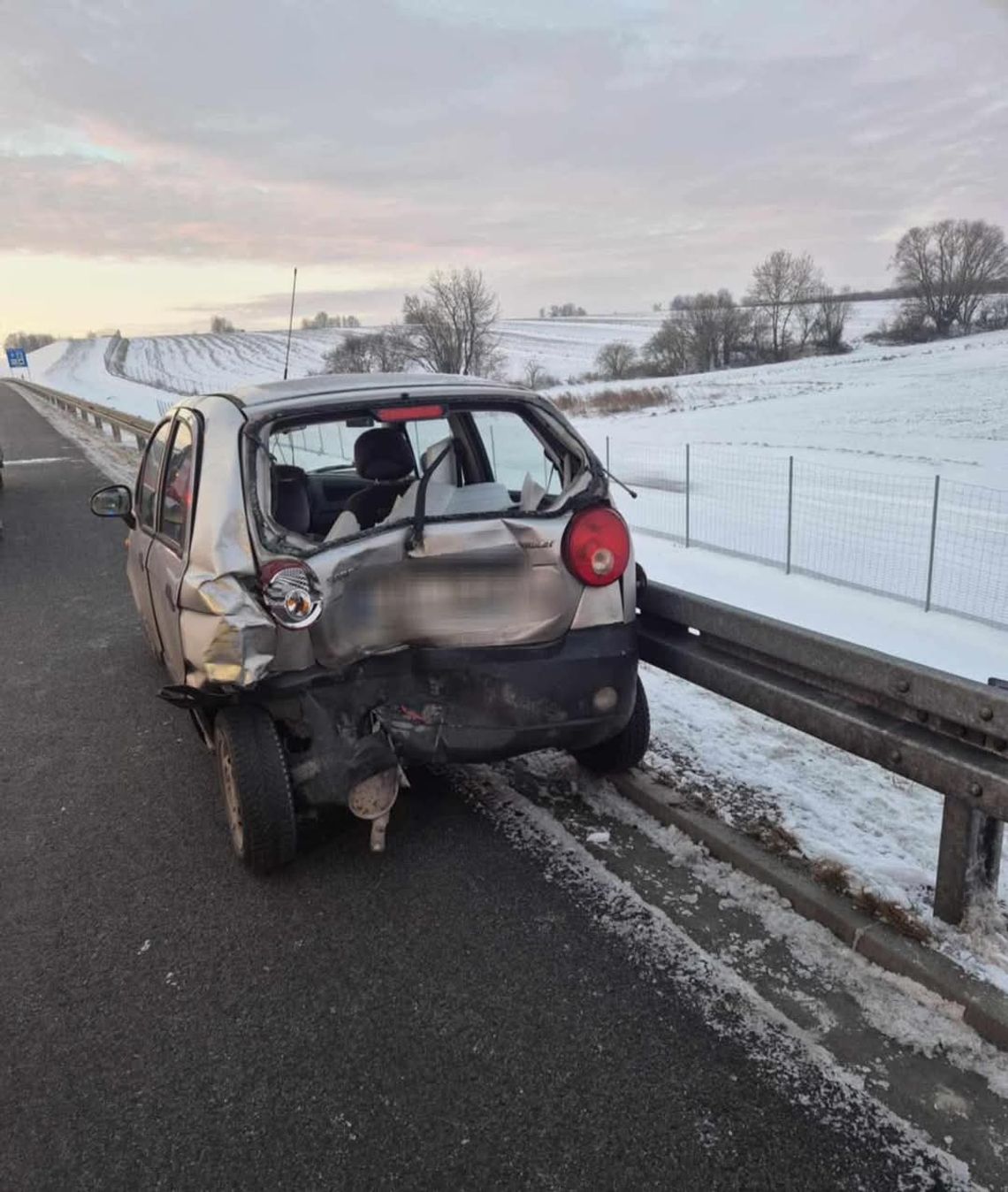 Zderzenie dwóch pojazdów na trasie S7. Jedna osoba ranna [FOTO]