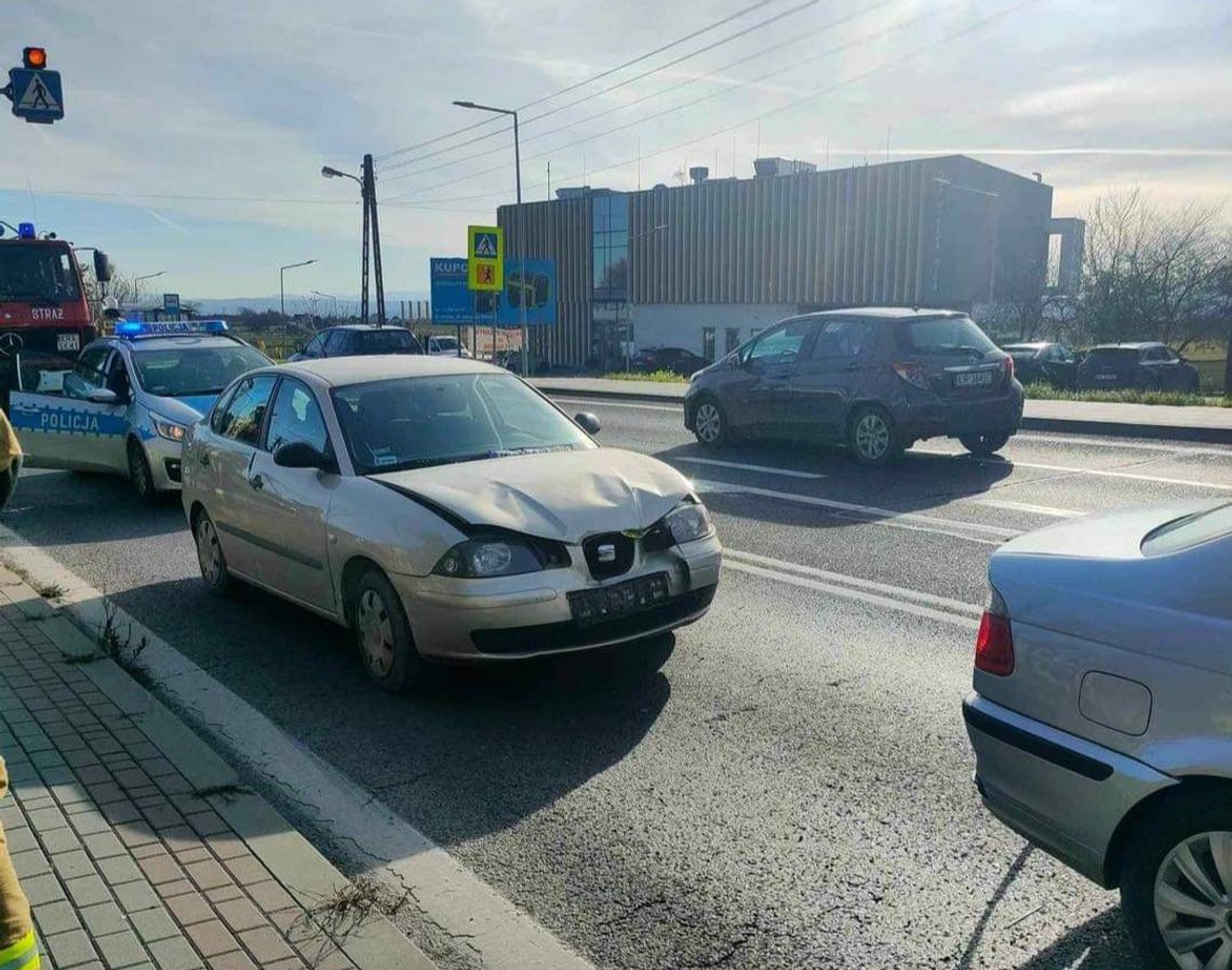 Zderzenie dwóch samochodów na DK94 w miejscowości Wielka Wieś